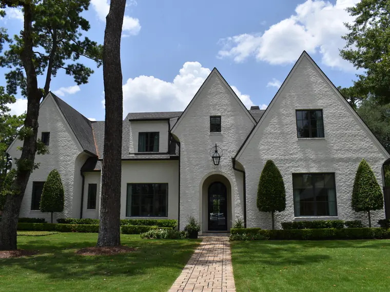 Immaculately maintained estate grounds in Bradfordville, FL